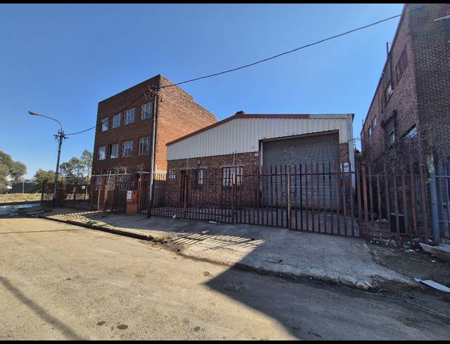 500M² WAREHOUSE FOR SALE IN KNIGHTS